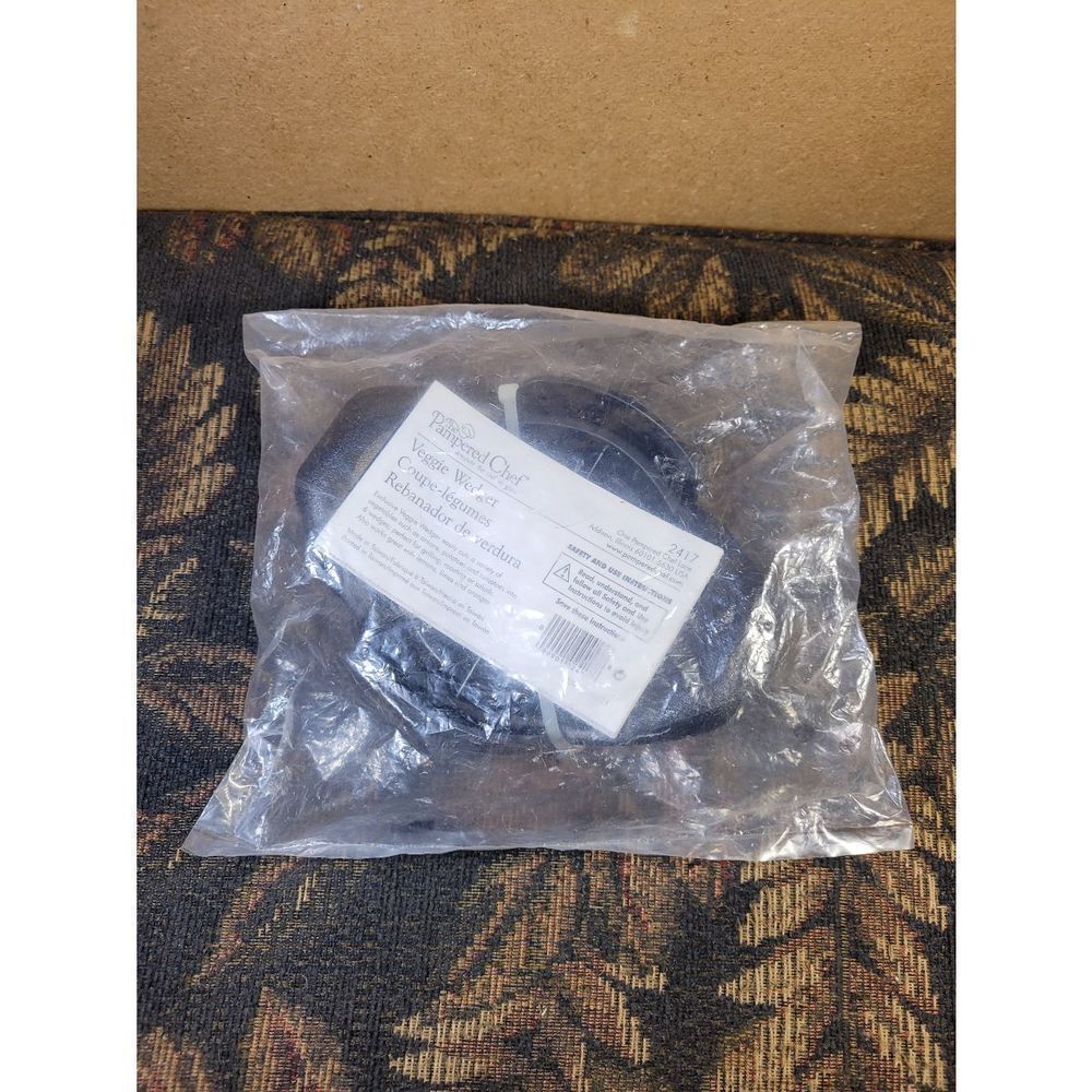 Pampered Chef Veggie Wedger- NEW